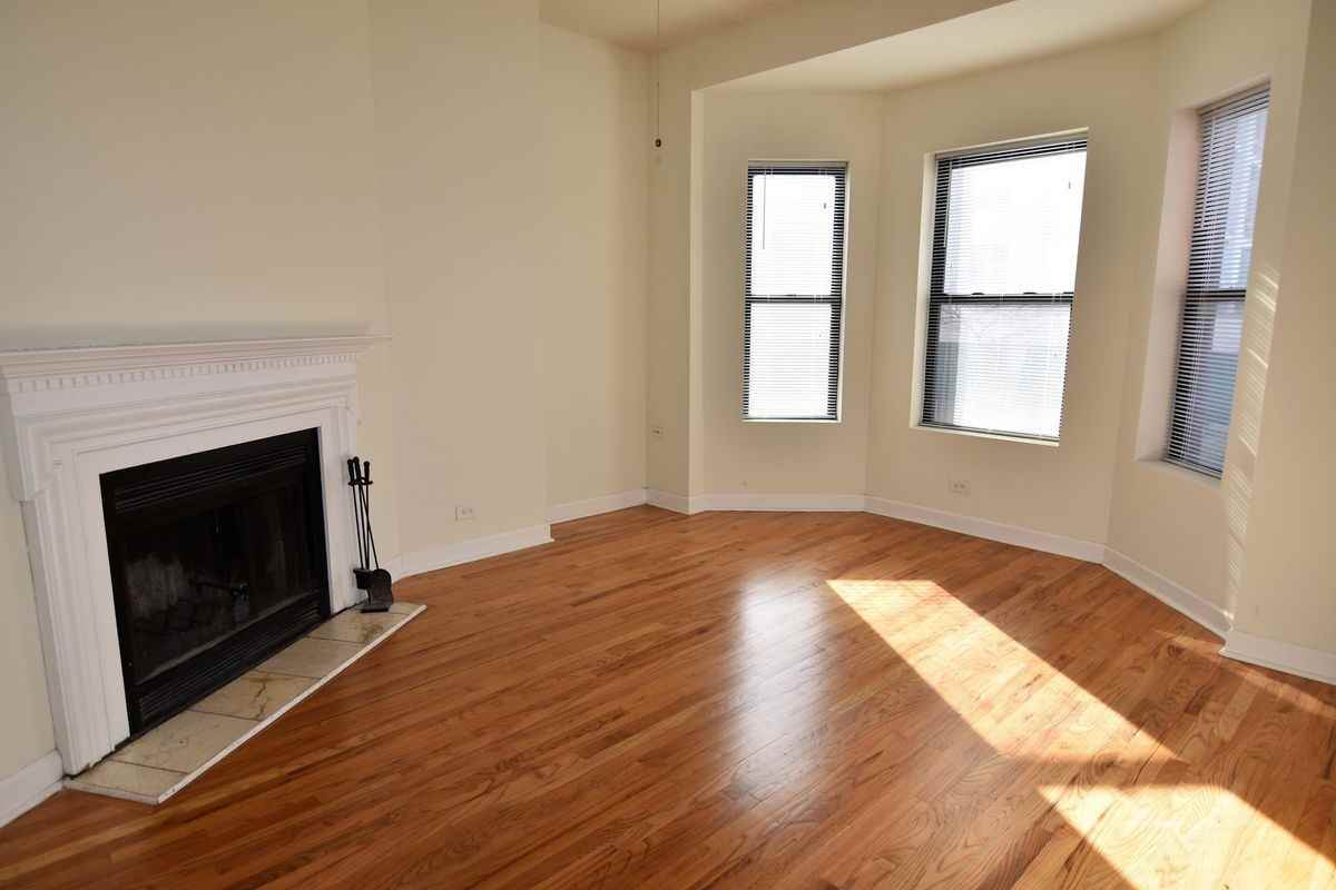3803 N Broadway St - Photo 3 of 14