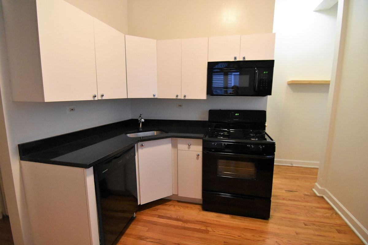 3803 N Broadway St - Photo 5 of 14