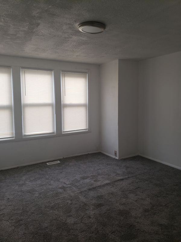 209 W Cedar Ave - Photo 3 of 8