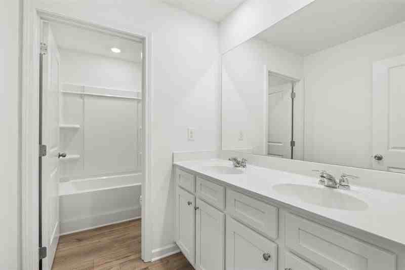954 Evergreen Rd - Photo 2 of 30