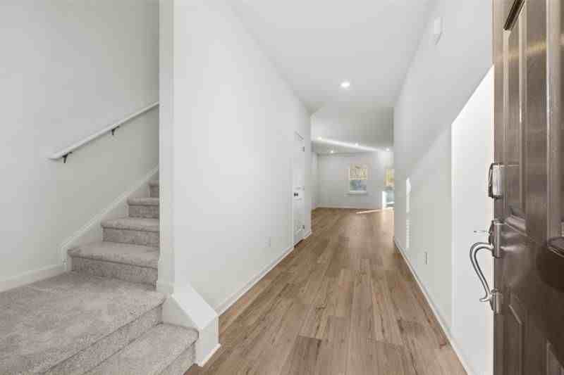 954 Evergreen Rd - Photo 3 of 30