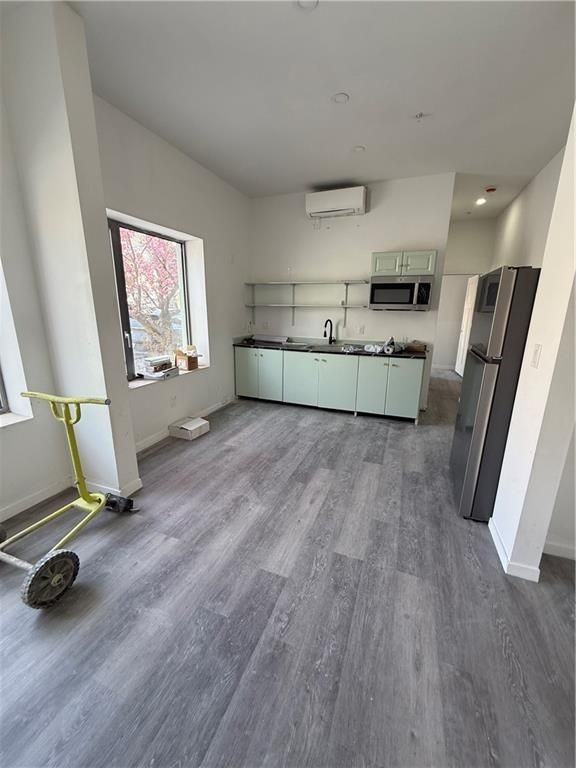 536 Smith St ##3 - Photo 2 of 3
