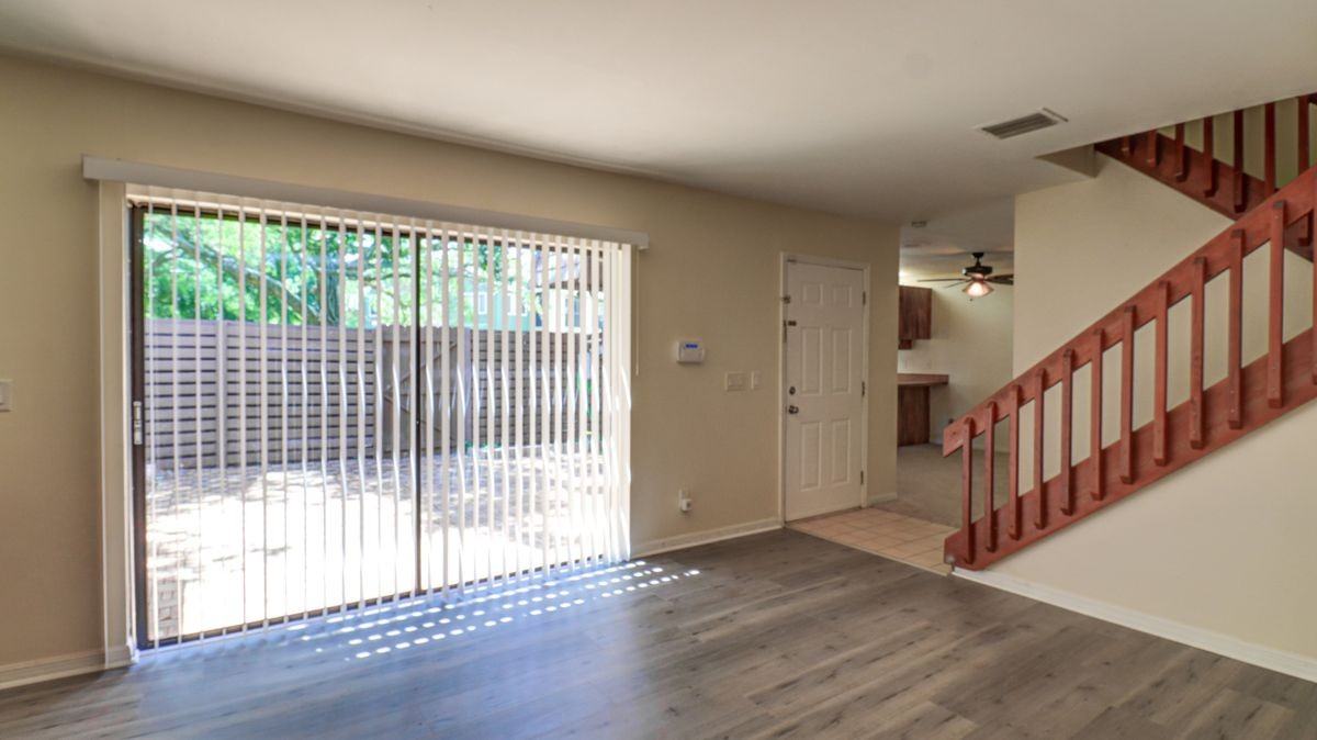 15206 W Pond Woods Dr - Photo 2 of 26