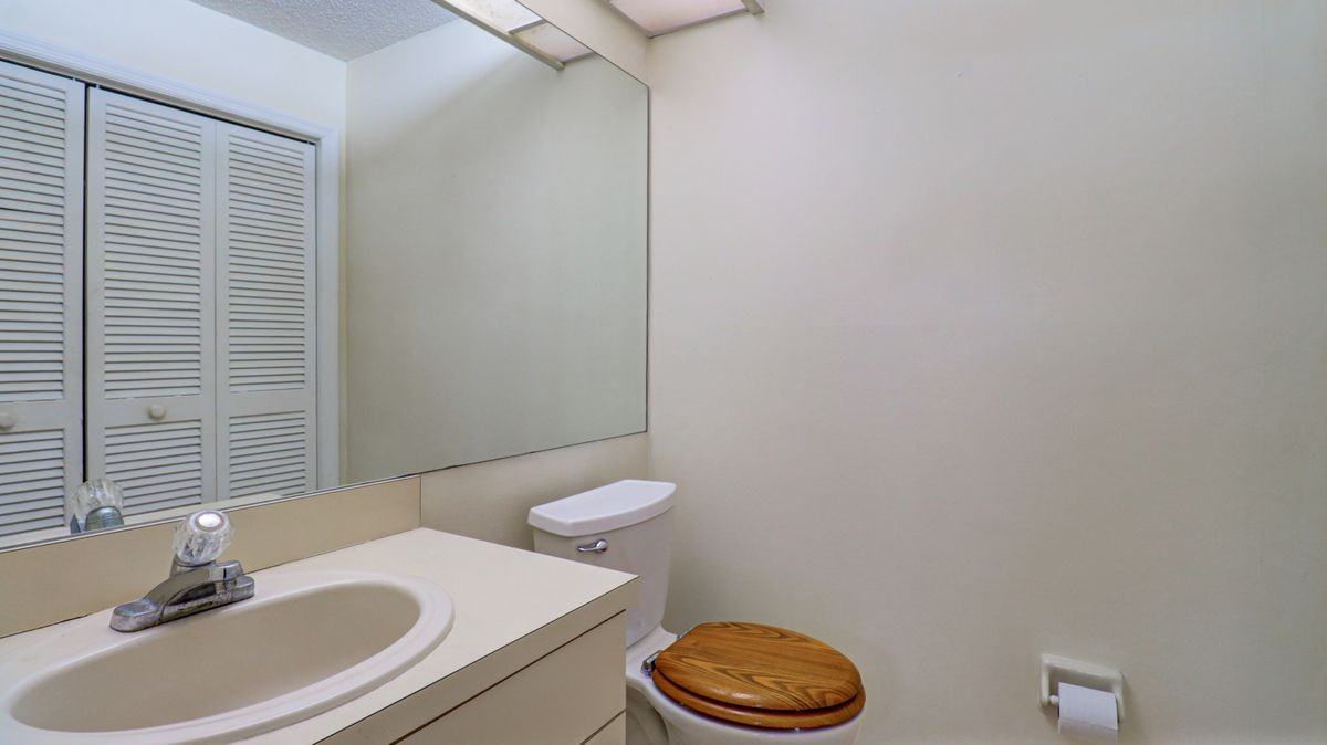 15206 W Pond Woods Dr - Photo 4 of 26