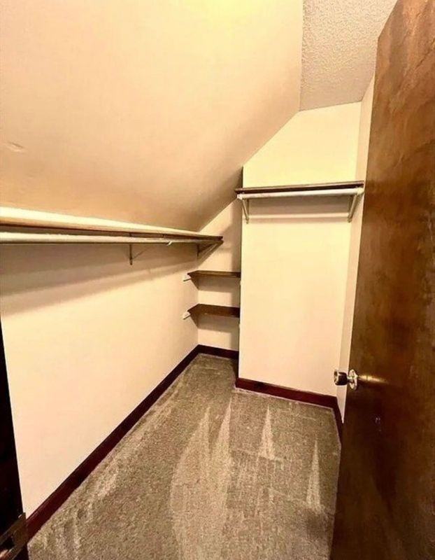 892 Saint James Ave - Photo 4 of 10