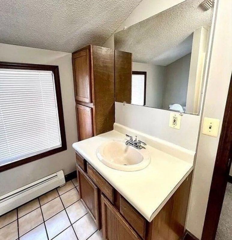 892 Saint James Ave - Photo 6 of 10