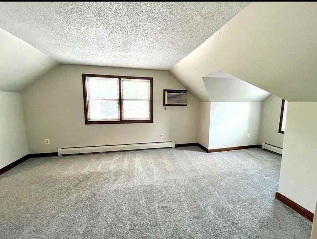 892 Saint James Ave - Photo 7 of 10