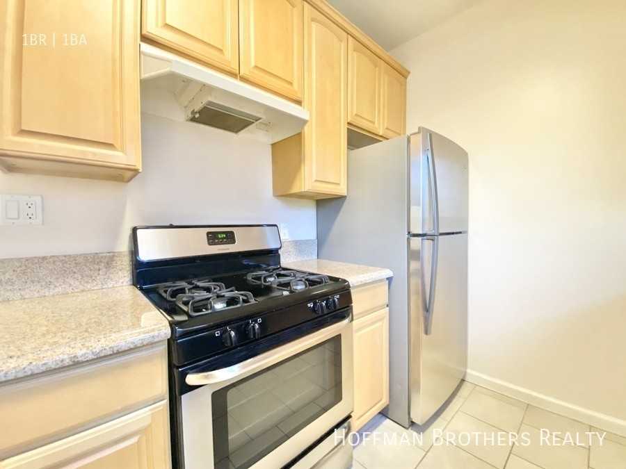 706 N Curson Ave #3 - Photo 3 of 8