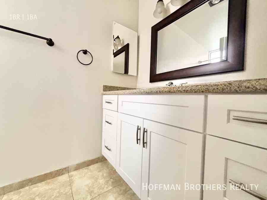 1215 N Cherokee Ave #105 - Photo 5 of 9