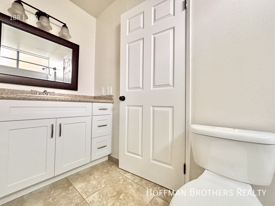1215 N Cherokee Ave #105 - Photo 7 of 9