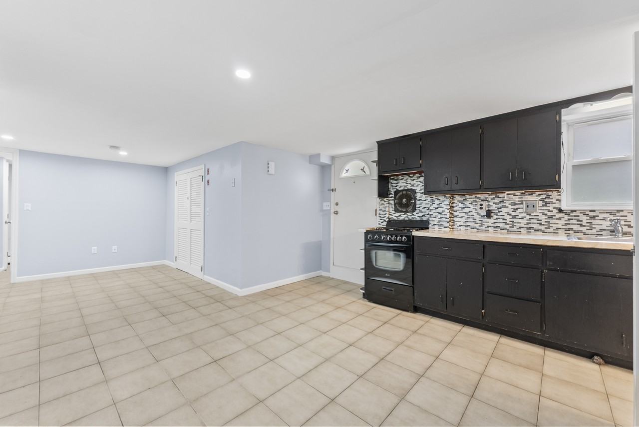 214 11th St #1 - Photo 3 of 14