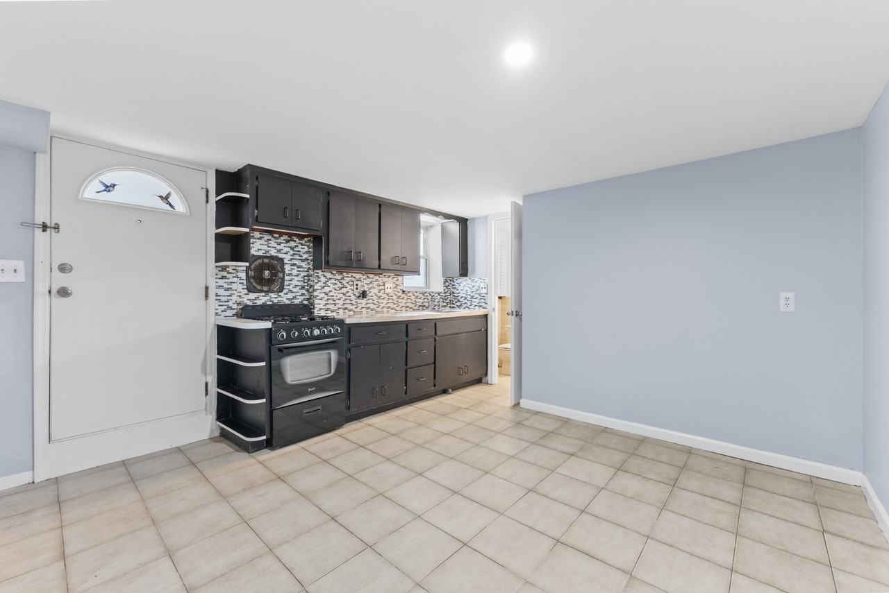 214 11th St #1 - Photo 5 of 14