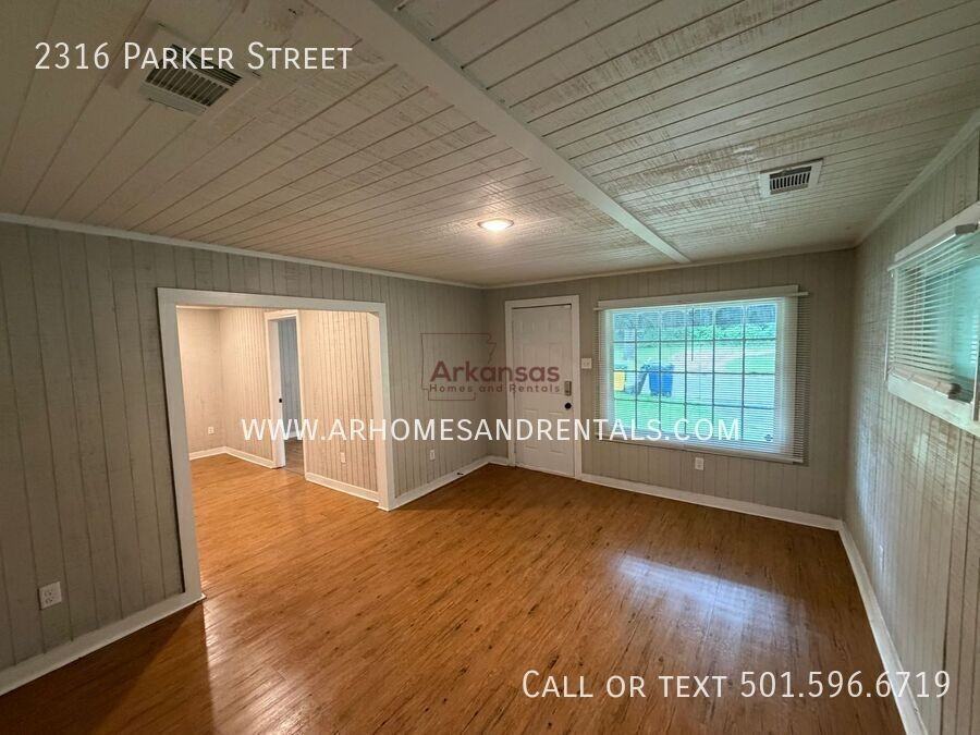 2316 Parker St - Photo 2 of 33