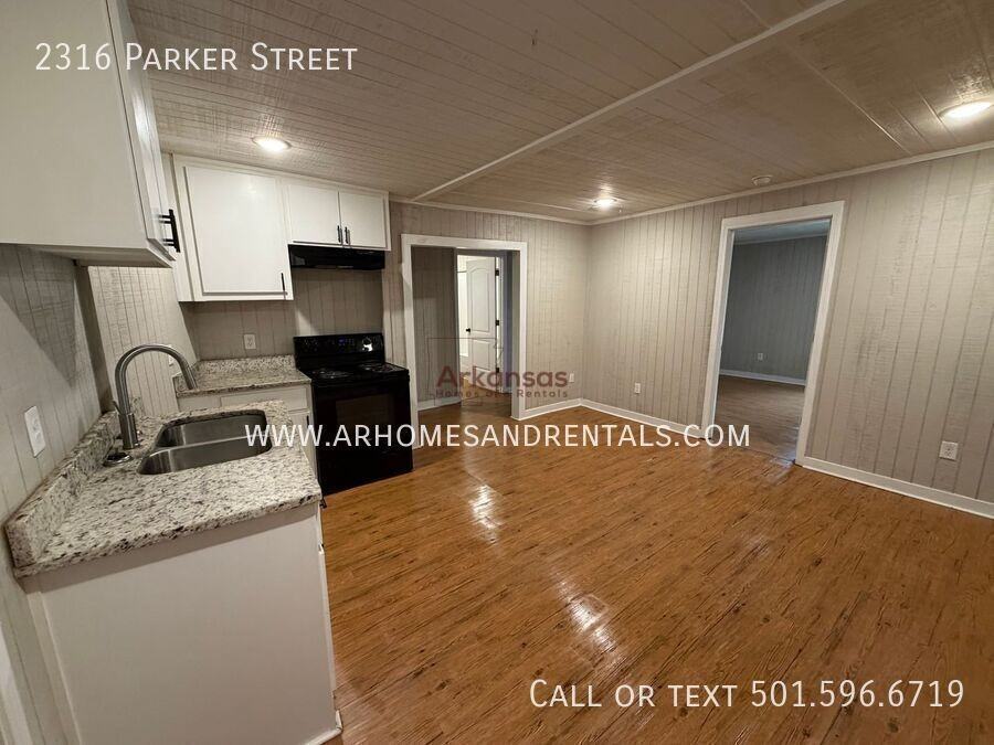 2316 Parker St - Photo 4 of 33