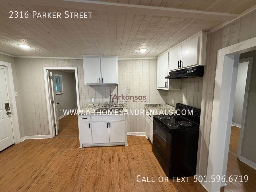 2316 Parker St - Photo 5 of 33