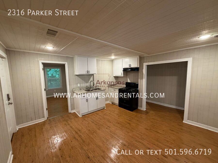 2316 Parker St - Photo 6 of 33