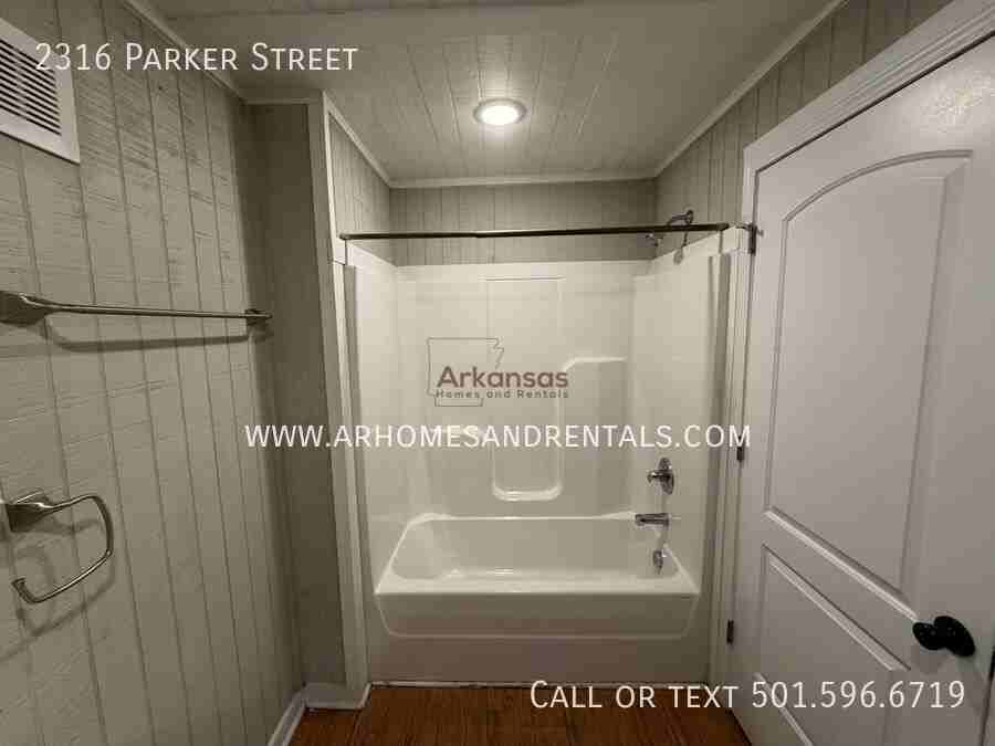 2316 Parker St - Photo 7 of 33