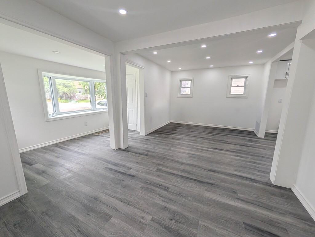 168 Borden Ave - Photo 3 of 23