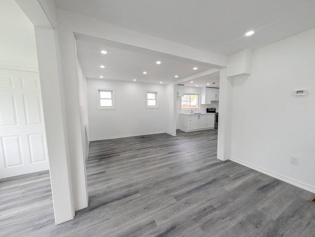 168 Borden Ave - Photo 4 of 23