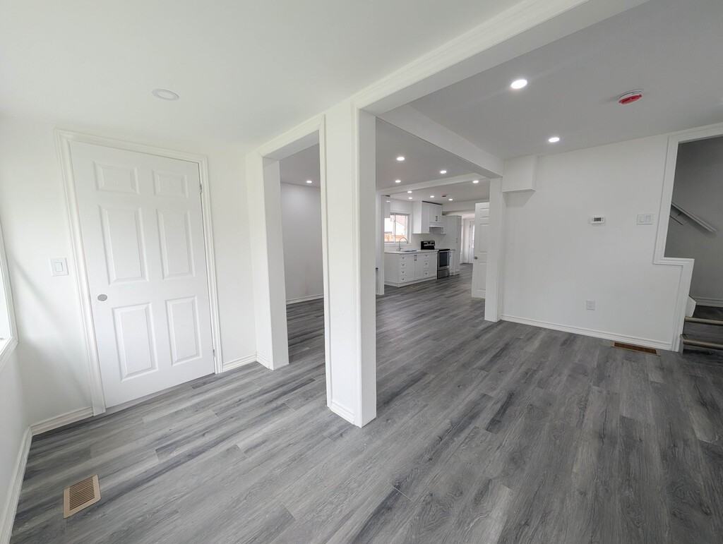 168 Borden Ave - Photo 6 of 23