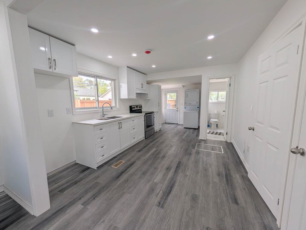 168 Borden Ave - Photo 7 of 23