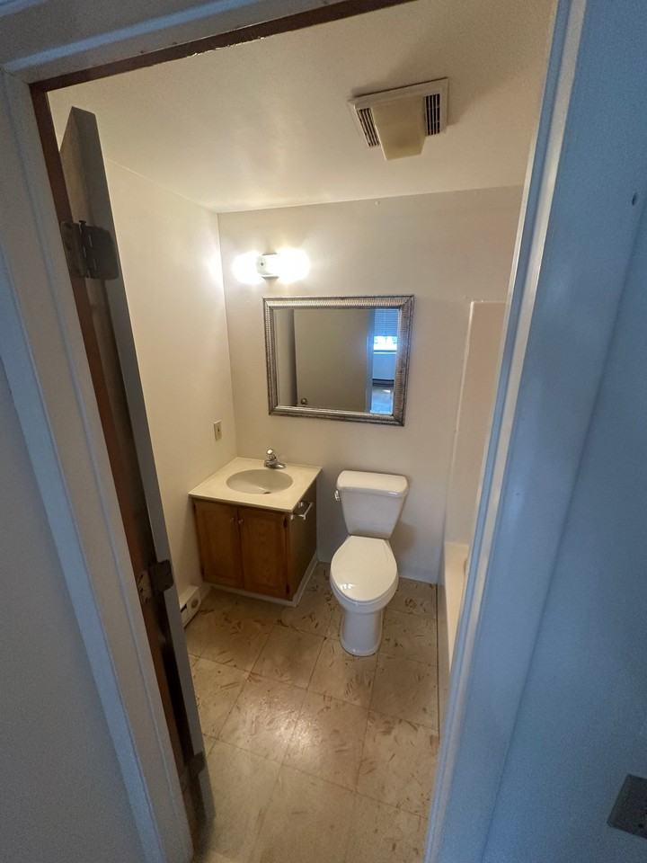 429 Main St - Photo 7 of 10