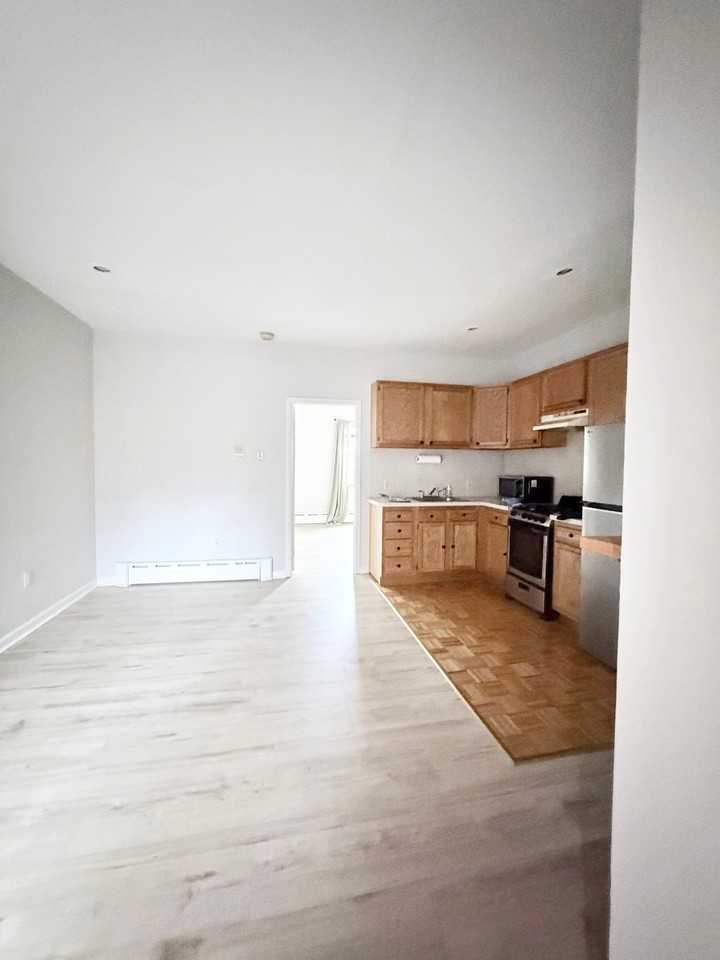 2102 South St #2F - Photo 2 of 8