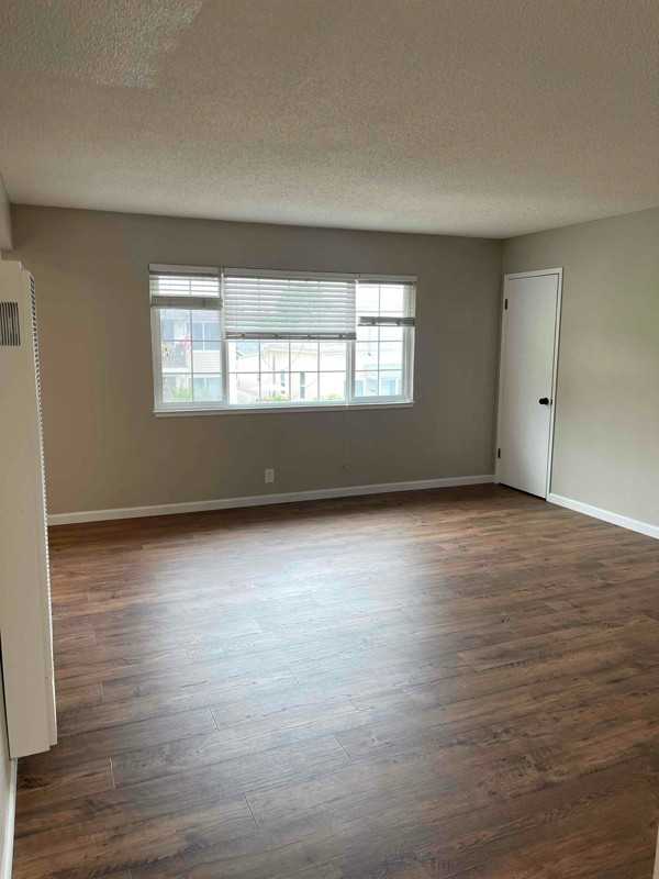 2171 Peach St - Photo 3 of 12