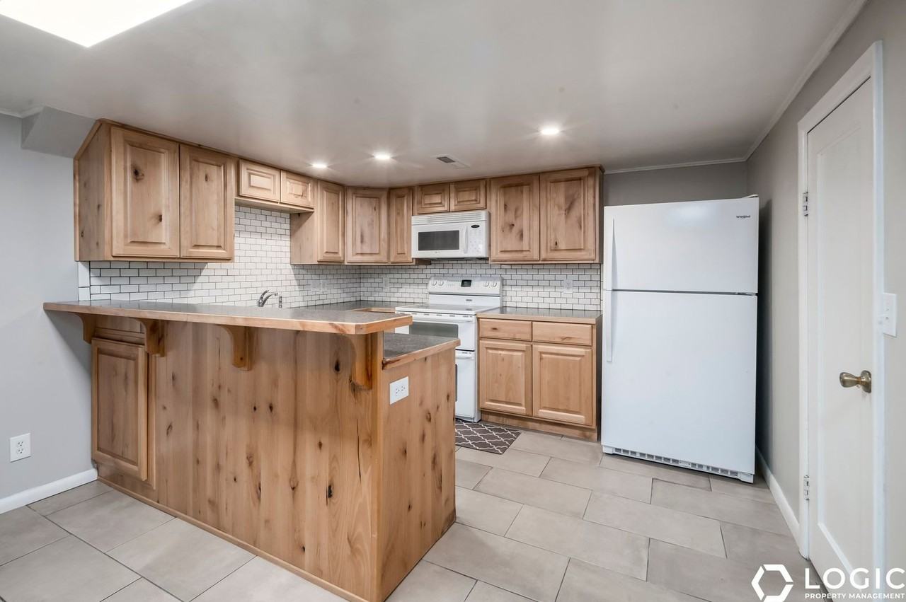 761 N 700 W - Photo 3 of 13