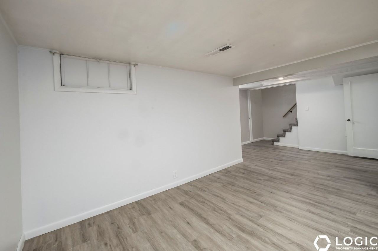 761 N 700 W - Photo 5 of 13