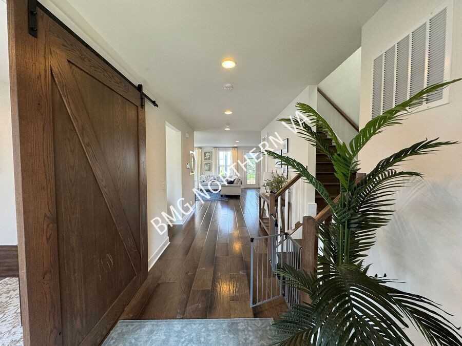 25459 Byrnes Crossing Dr - Photo 3 of 37