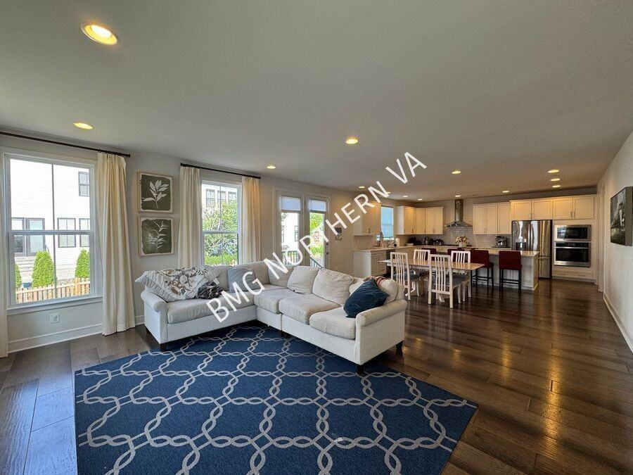 25459 Byrnes Crossing Dr - Photo 4 of 37