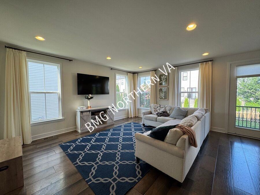 25459 Byrnes Crossing Dr - Photo 5 of 37