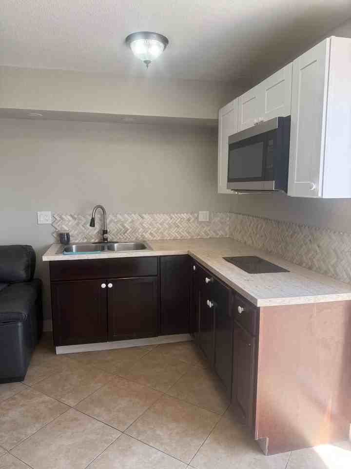 1600 Yellow Rose St #2 - Photo 5 of 10