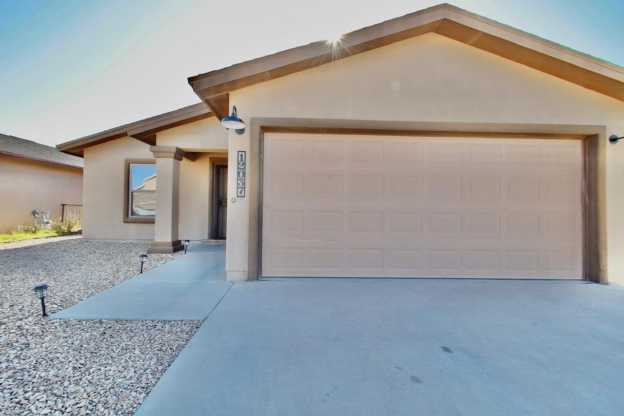12037 Copper Mine Ln - Photo 3 of 38