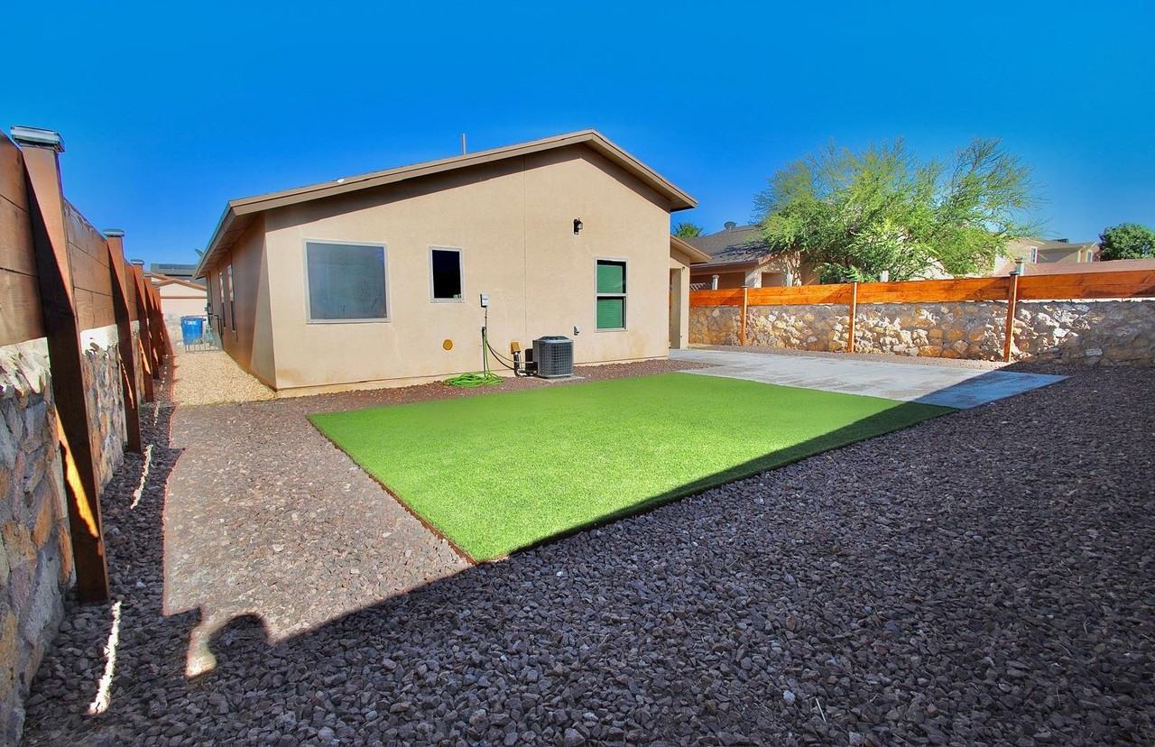 12037 Copper Mine Ln - Photo 4 of 38