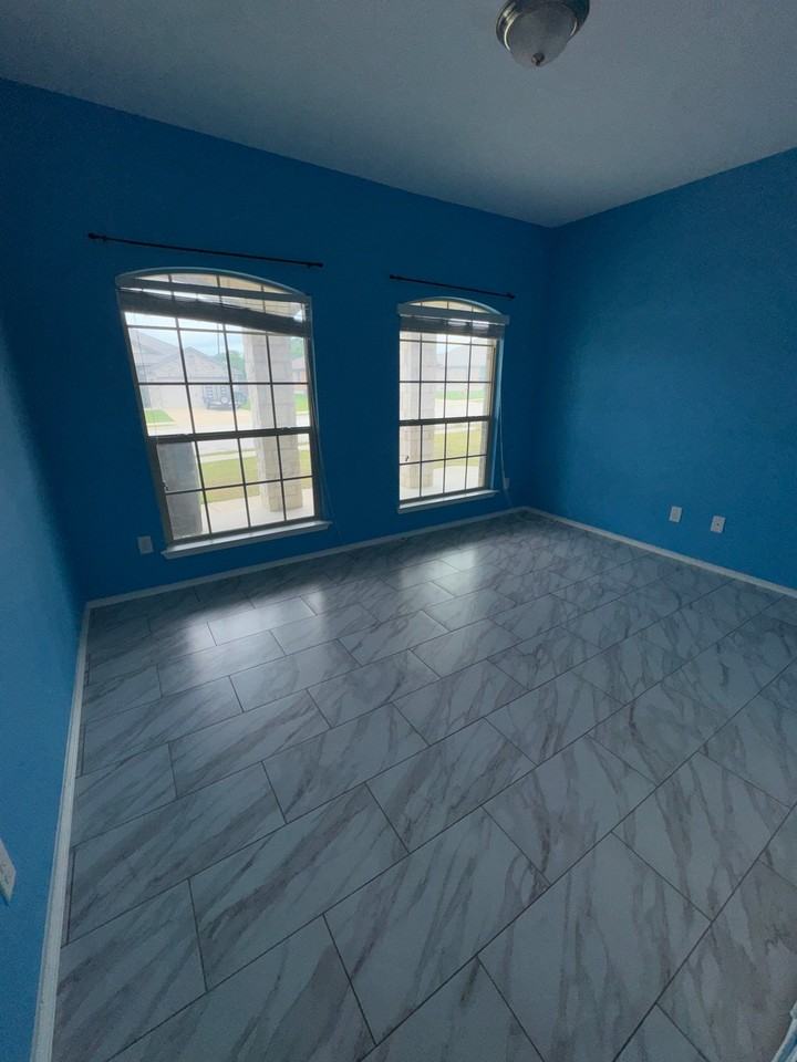 104 Christopher Dr - Photo 2 of 10