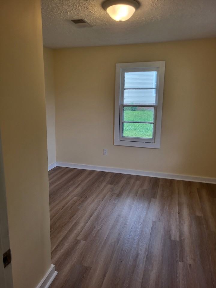 1410 N 12th Ave - Photo 5 of 8