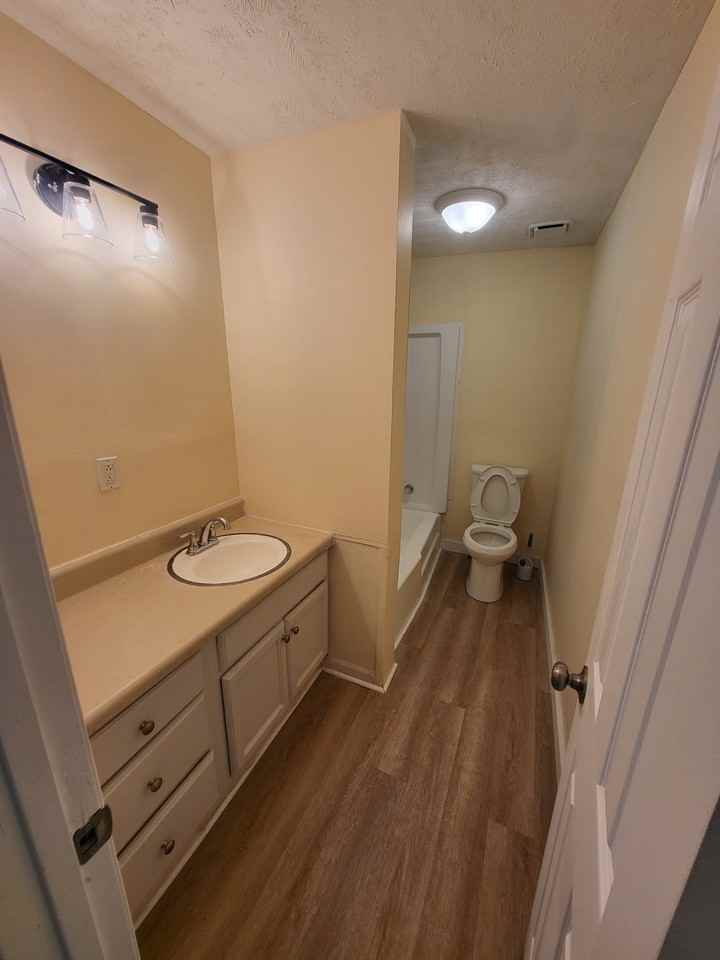 1410 N 12th Ave - Photo 6 of 8