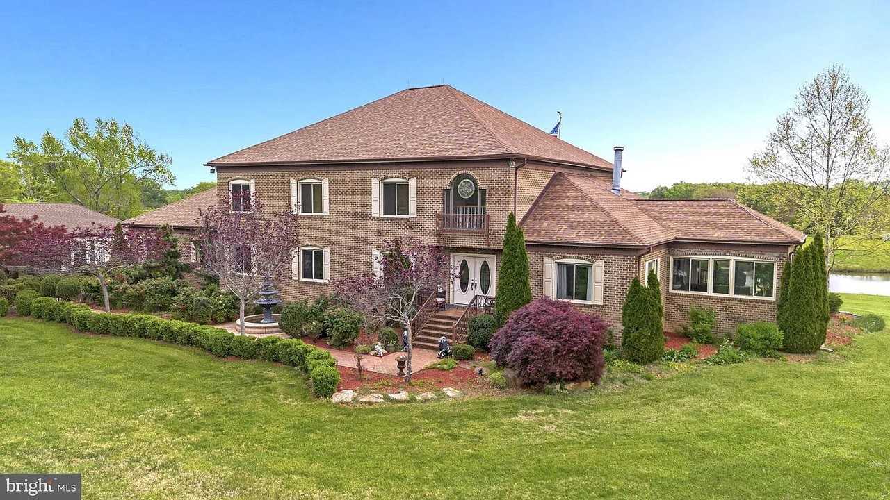 2277 Poplar Rd - Photo 3 of 11
