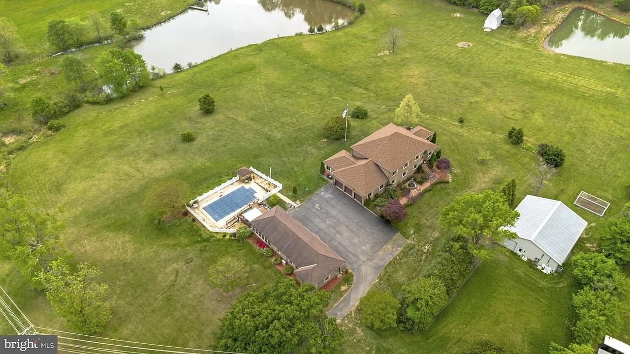 2277 Poplar Rd - Photo 4 of 11