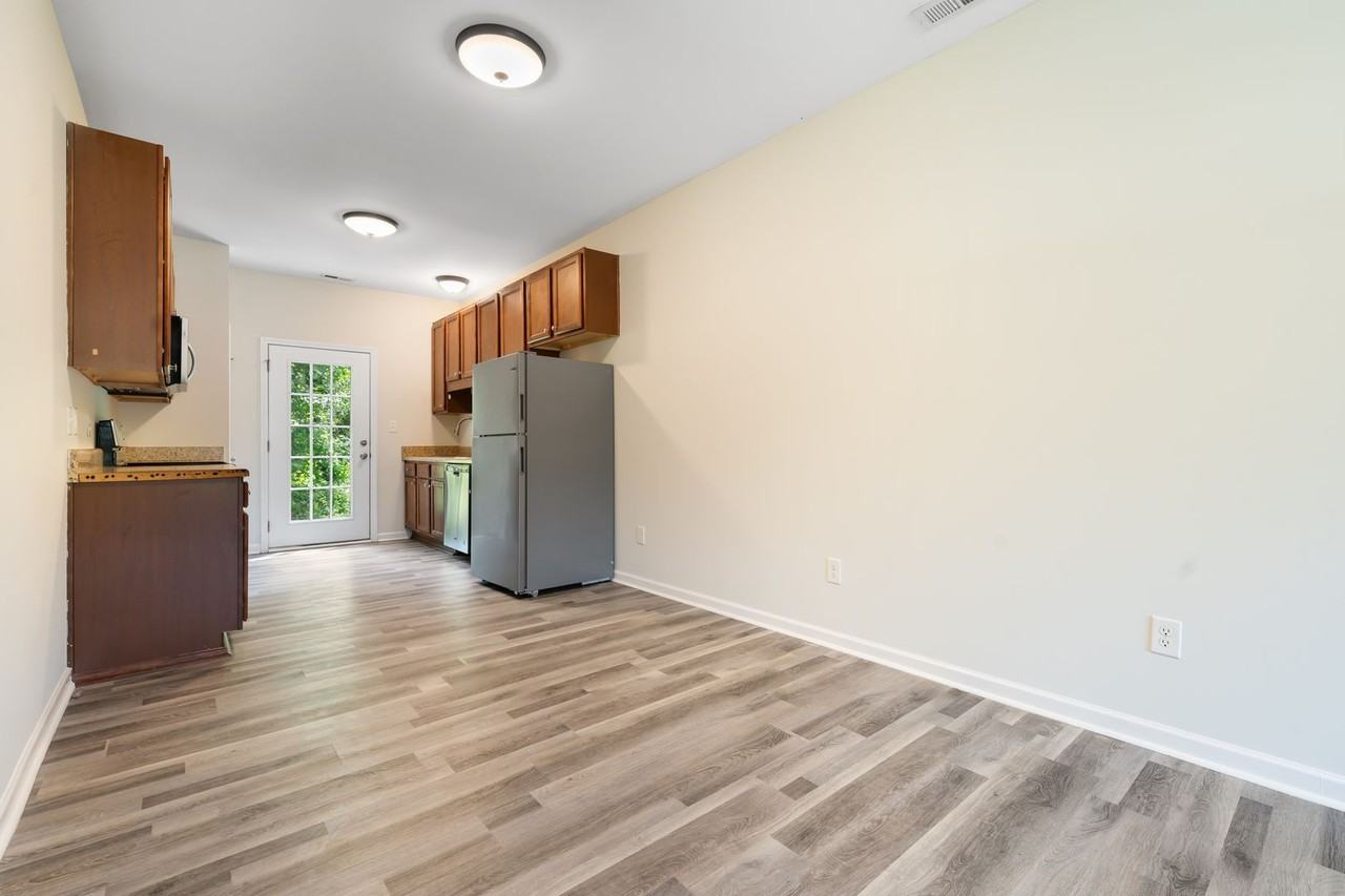 415 Aversboro Rd - Photo 5 of 24