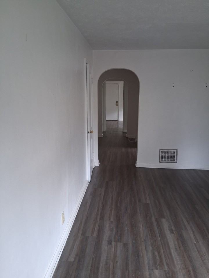 644 Redwood Ave - Photo 2 of 7