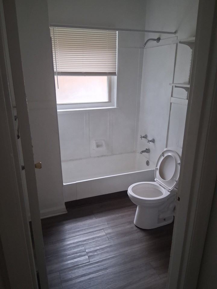644 Redwood Ave - Photo 4 of 7