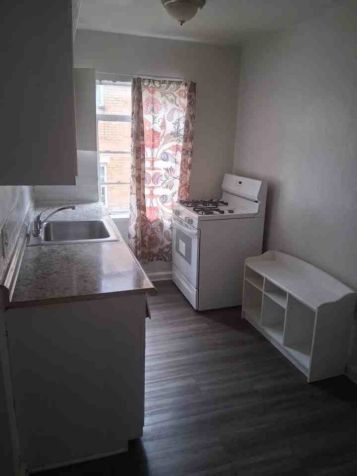 644 Redwood Ave - Photo 5 of 7