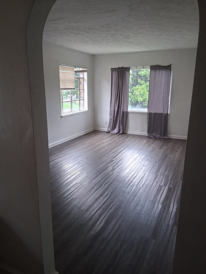 644 Redwood Ave - Photo 6 of 7