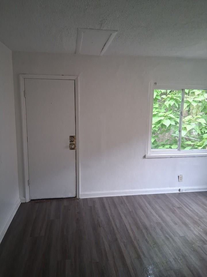 644 Redwood Ave - Photo 7 of 7