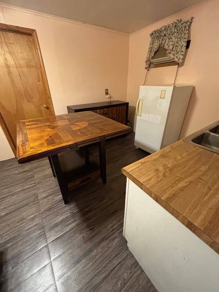 7407 Orcutt Ave - Photo 4 of 10