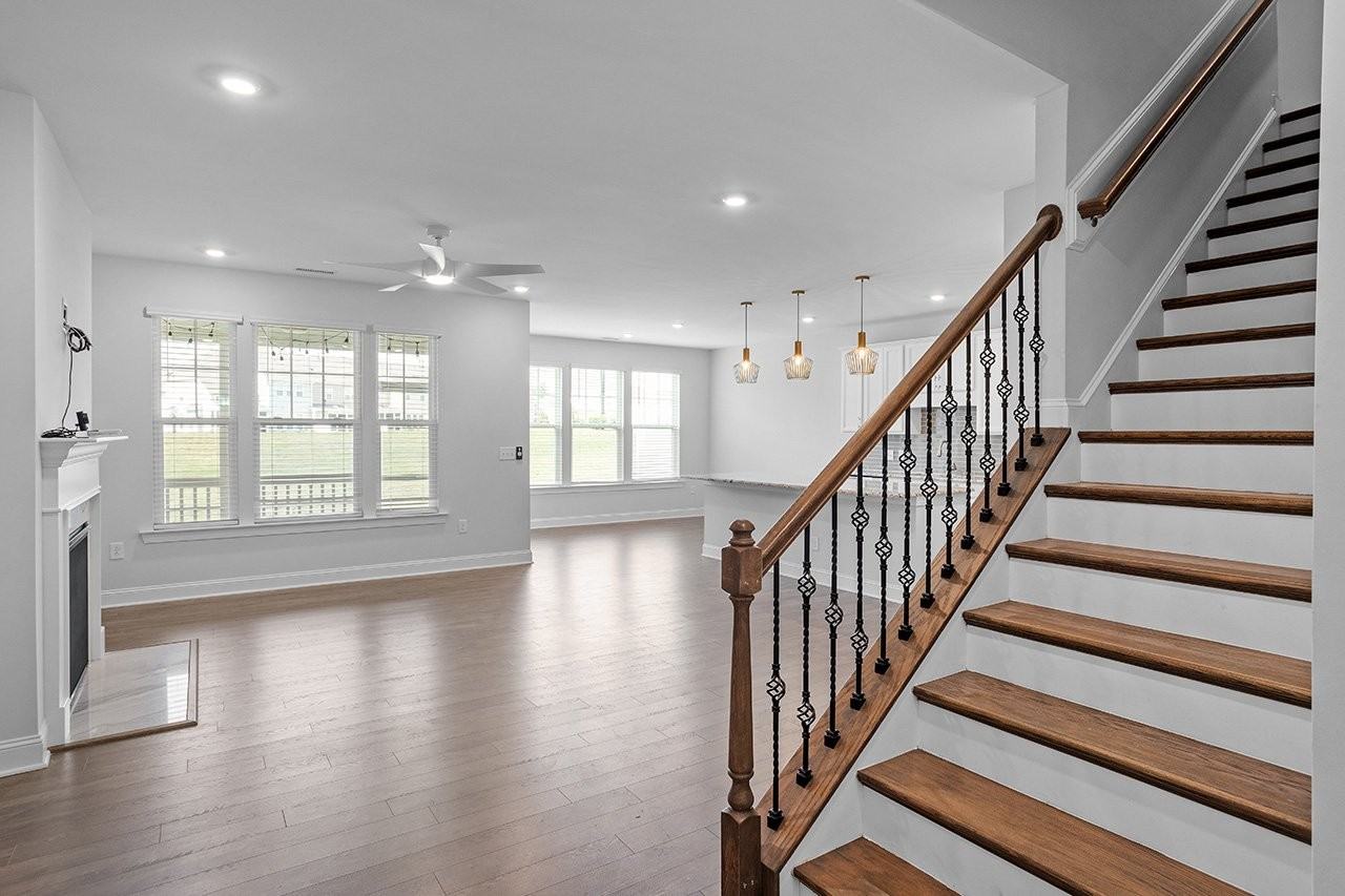 218 Amethyst Way - Photo 3 of 20