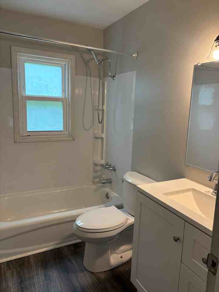 G1236 E Hemphill Rd - Photo 4 of 9